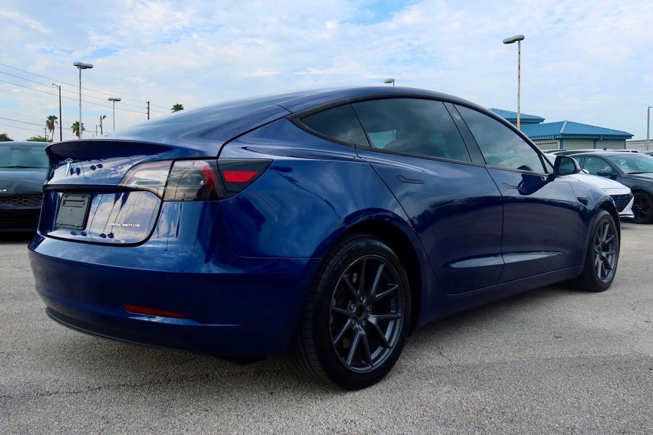 2022 Tesla Model 3 Long Range Sedan 4D