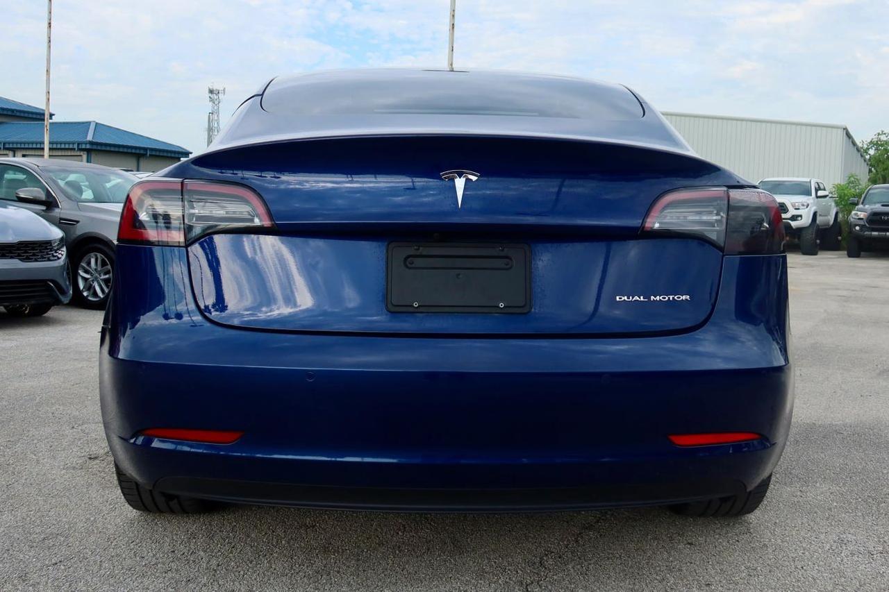 2022 Tesla Model 3 Long Range Sedan 4D