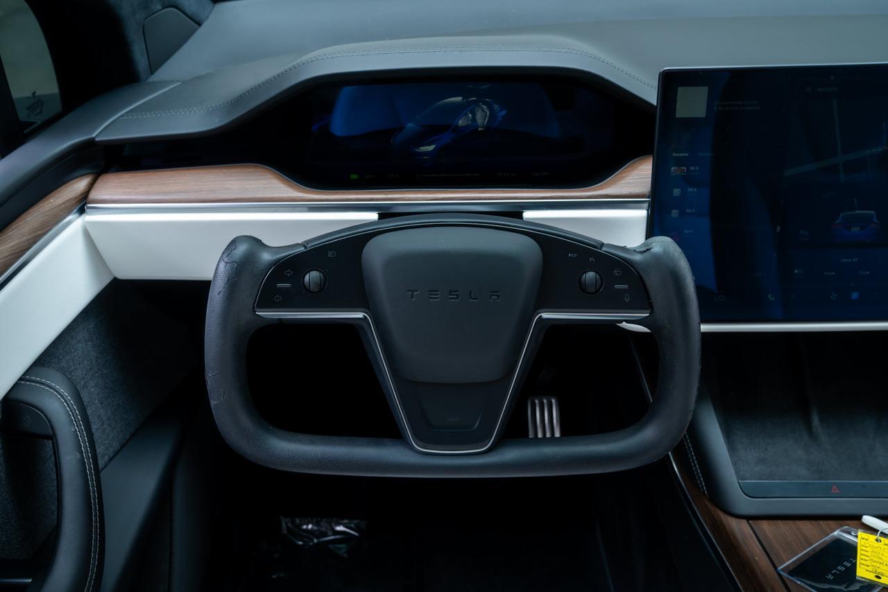 2022 Tesla Model X 1 Owner / Vented Seats / Second Row Captains Chair Portland OR