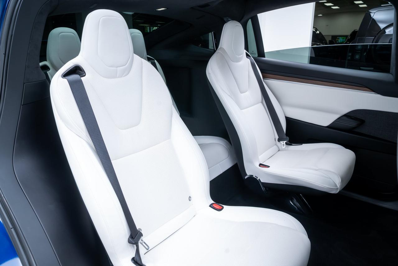 2022 Tesla Model X 1 Owner / Vented Seats / Second Row Captains Chair Portland OR