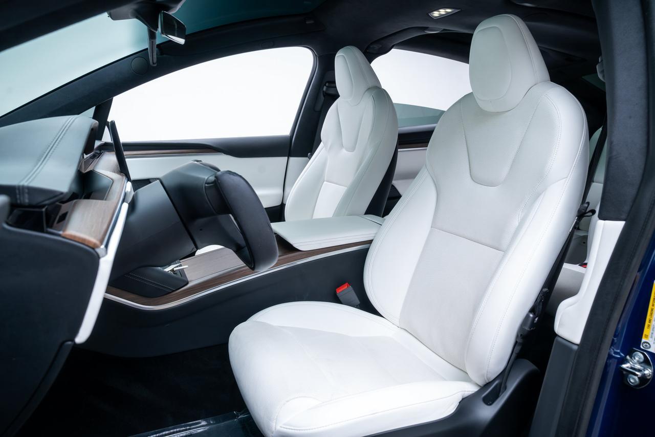 2022 Tesla Model X 1 Owner / Vented Seats / Second Row Captains Chair Portland OR