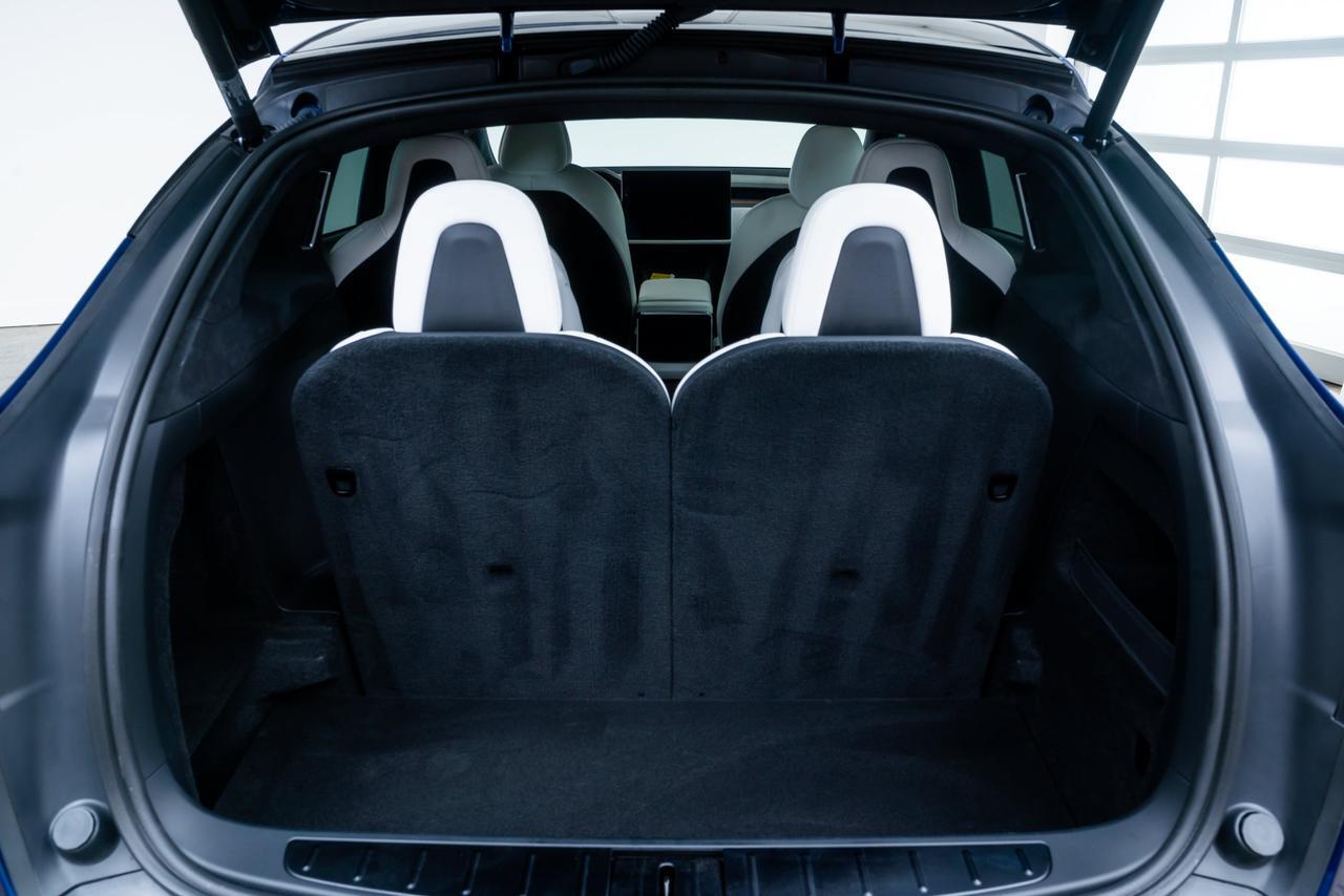 2022 Tesla Model X 1 Owner / Vented Seats / Second Row Captains Chair Portland OR
