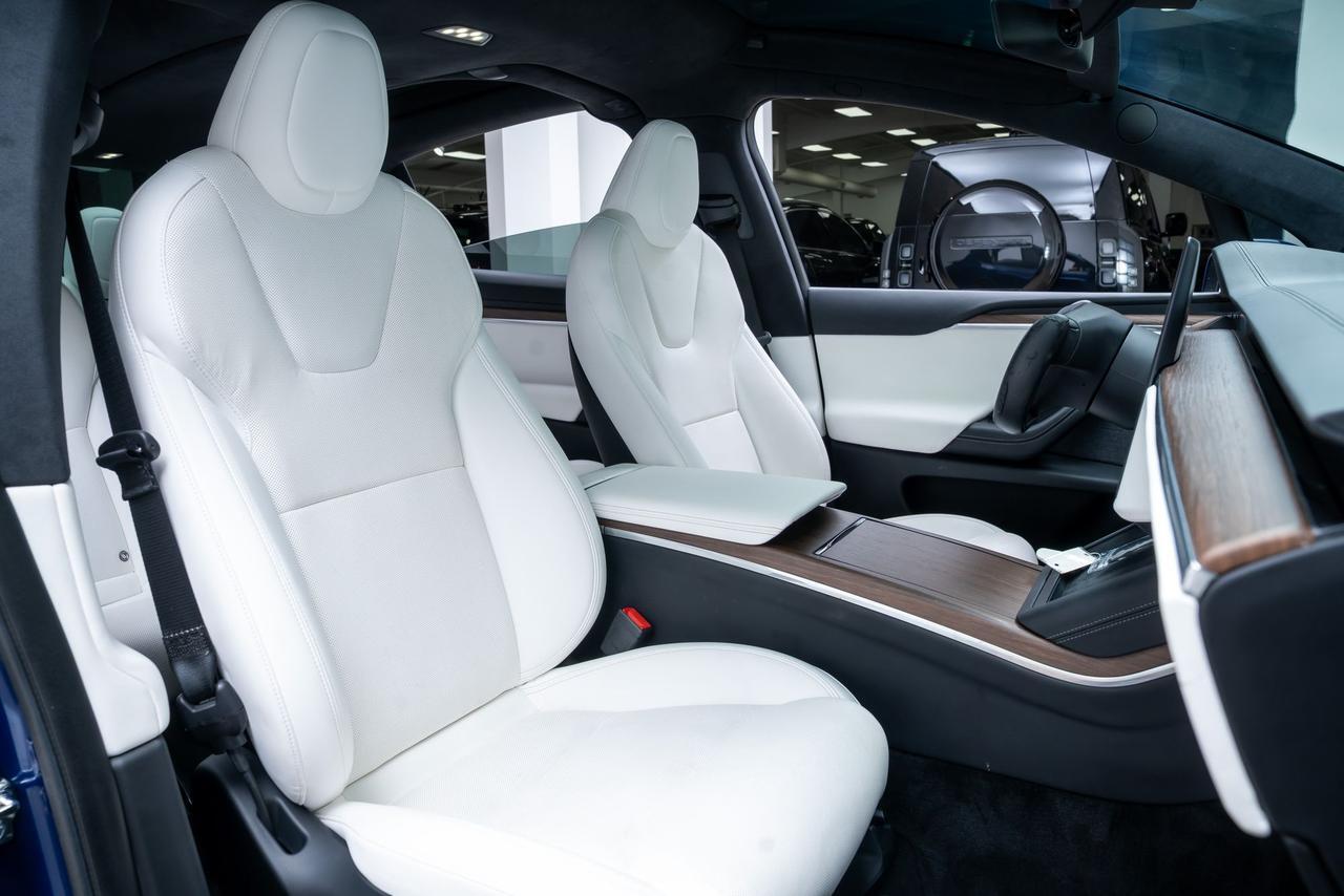 2022 Tesla Model X Second Row Captains Chairs Portland OR