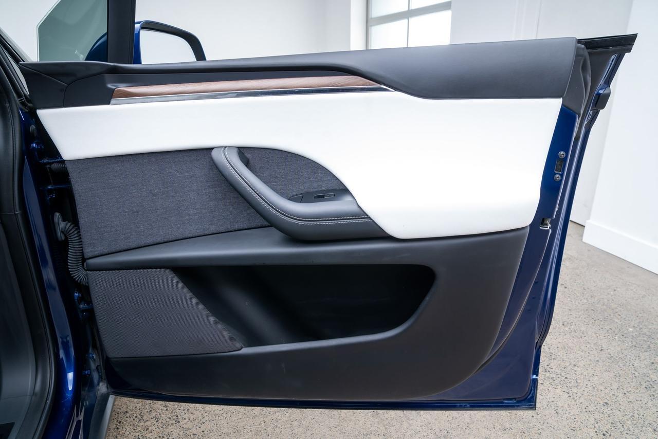 2022 Tesla Model X Second Row Captains Chairs Portland OR