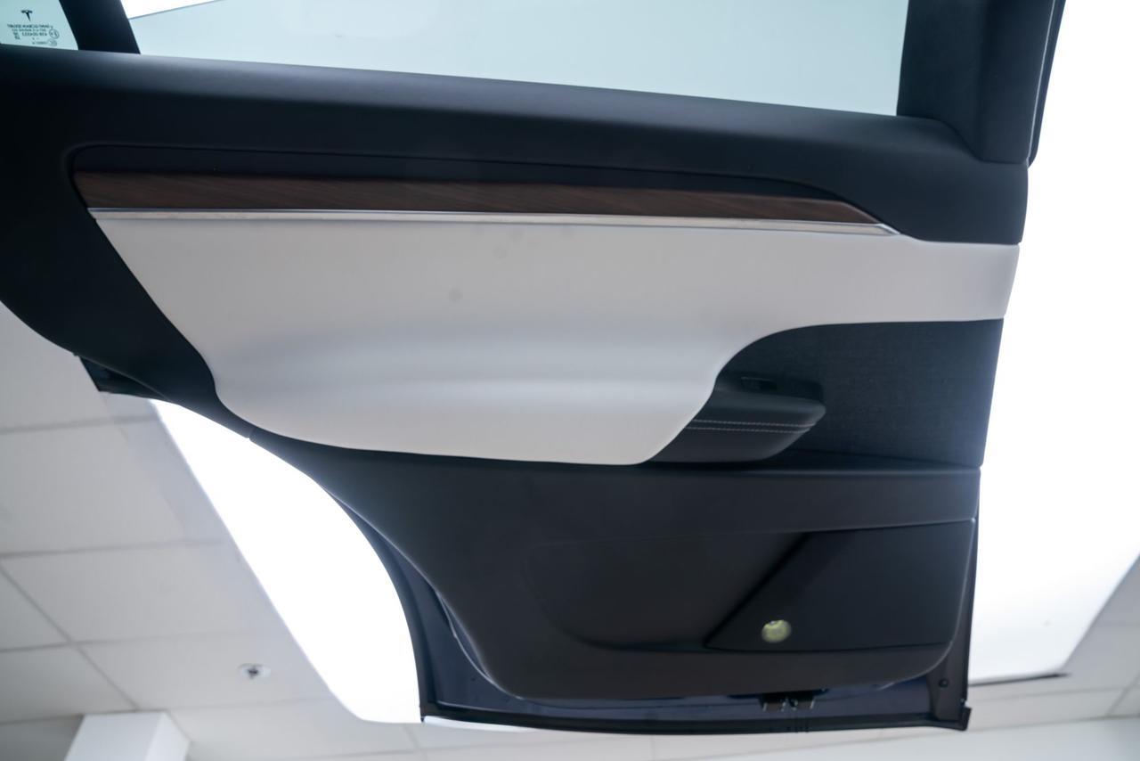 2022 Tesla Model X Second Row Captains Chairs Portland OR