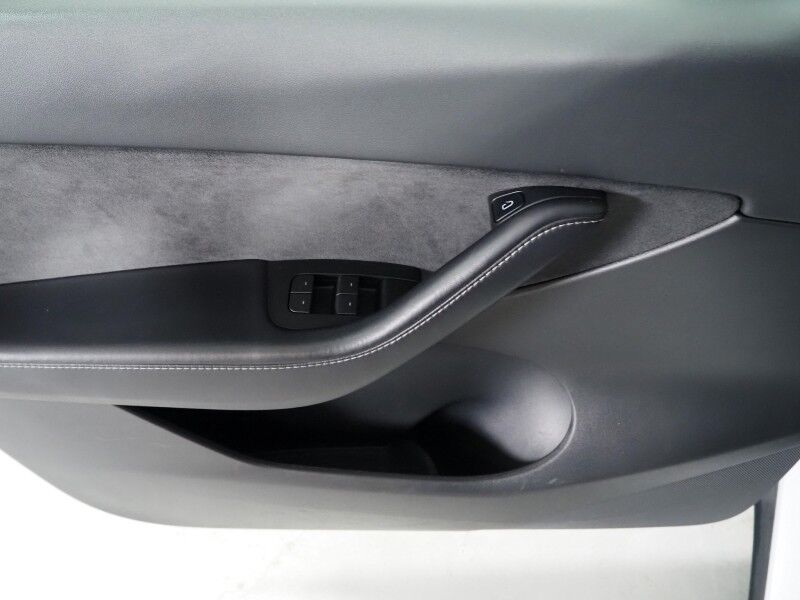 2022 Tesla Model Y Long Range AWD *AUTOPILOT, NAVIGATION, SAFETY ALERTS, ADAPTIVE CRUISE, SURROUND VIEW CAMERAS, PANORAMA GLASS ROOF, HEATED SEATS/STEERING WHEEL, WIRELESS CHARGING Round Rock TX