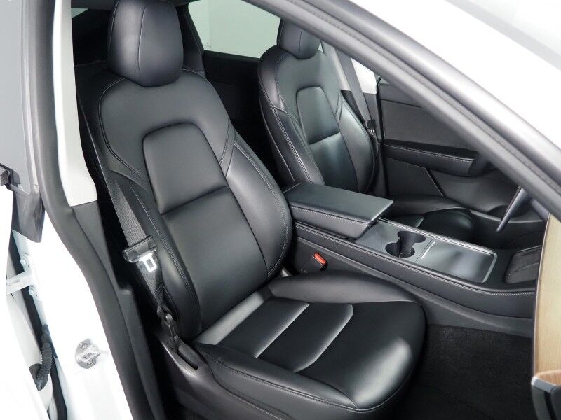 2022 Tesla Model Y Long Range AWD *AUTOPILOT, NAVIGATION, SAFETY ALERTS, ADAPTIVE CRUISE, SURROUND VIEW CAMERAS, PANORAMA GLASS ROOF, HEATED SEATS/STEERING WHEEL, WIRELESS CHARGING