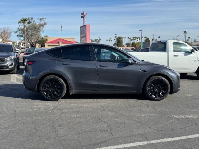 2022 Tesla Model Y Long Range Dual Motor All-Wheel Drive