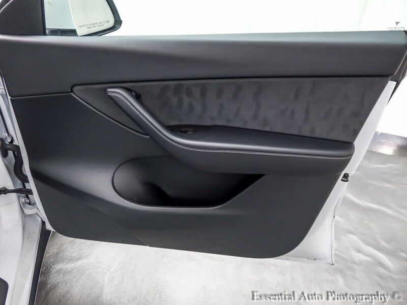 2022 Tesla Model Y Long Range PRICE INCLUDES $4000 IRS TAX CREDIT!! YOU MUST QUALIFY!! Willowbrook IL