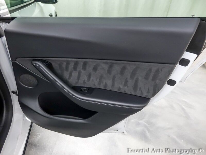 2022 Tesla Model Y Long Range PRICE INCLUDES $4000 IRS TAX CREDIT!! YOU MUST QUALIFY!! Willowbrook IL