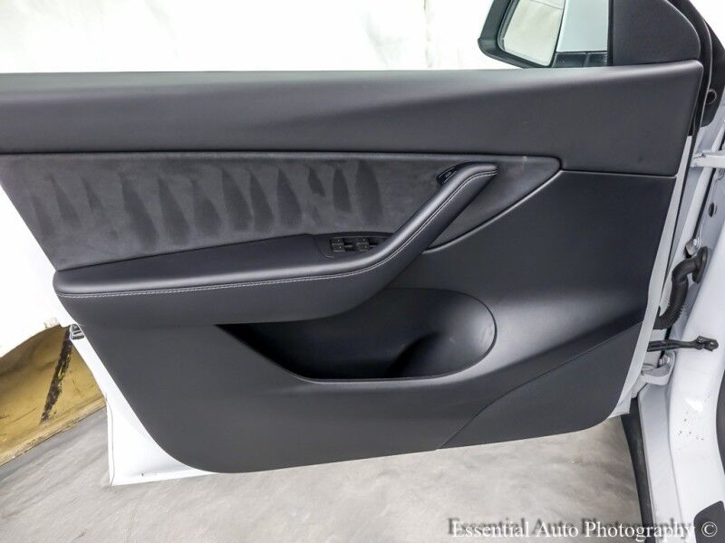 2022 Tesla Model Y Long Range PRICE INCLUDES $4000 IRS TAX CREDIT!! YOU MUST QUALIFY!! Willowbrook IL