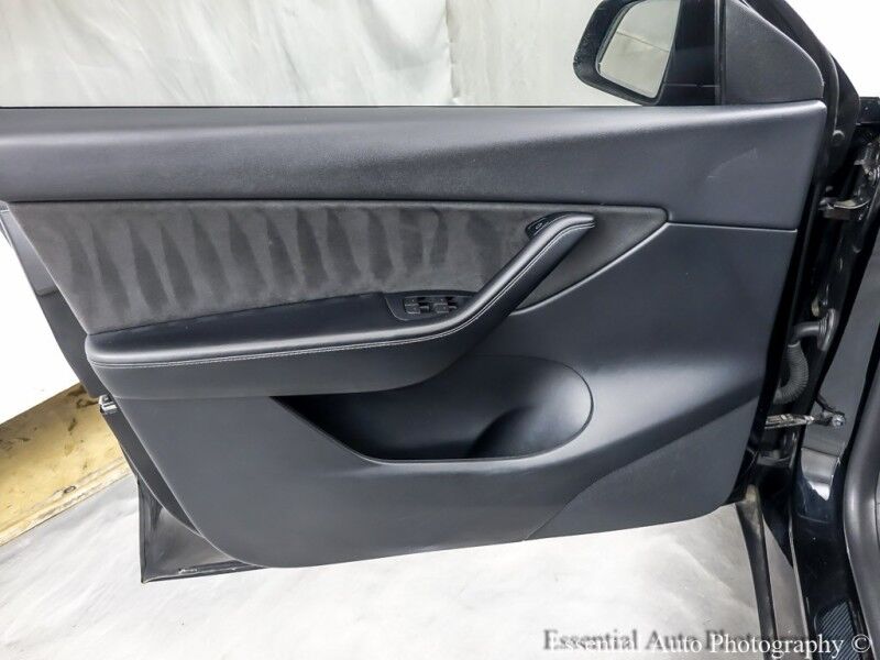 2022 Tesla Model Y Long Range PRICE INCLUDES THE $4000 FED EV TAX CREDIT Willowbrook IL