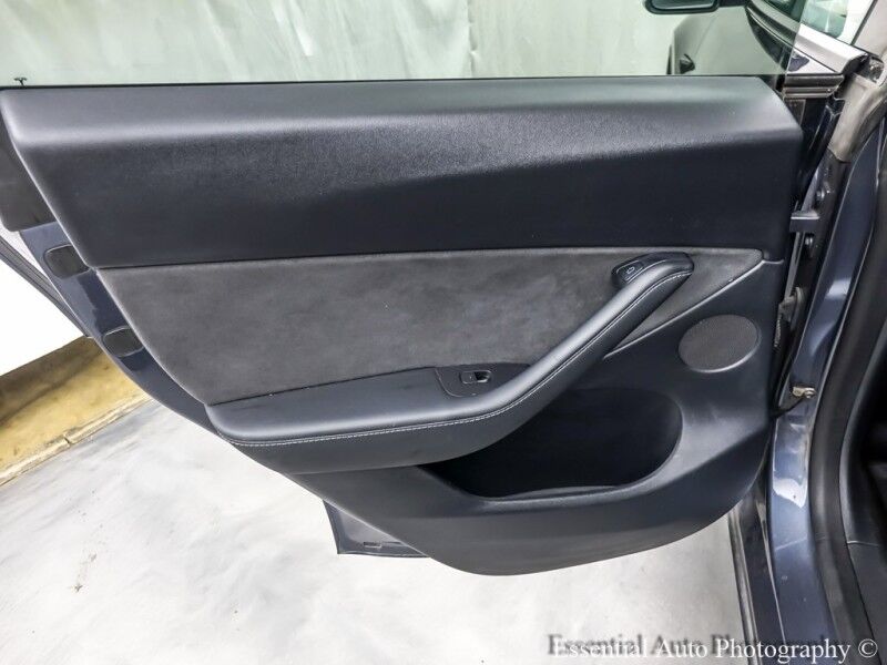 2022 Tesla Model Y Long RangePRICE INCLUDES $4000 IRS TAX CREDIT!! YOU MUST QUALIFY! Willowbrook IL