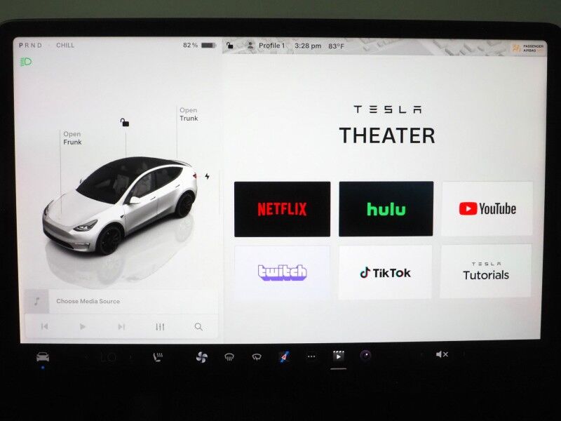 2022 Tesla Model Y Performance AWD *AUTOPILOT, NAVIGATION, SAFETY ALERTS, ADAPTIVE CRUISE, SURROUND VIEW CAMERAS, PANORAMA GLASS ROOF, HEATED SEATS, 21 INCH UBERTURBINE WHEELS, WIRELESS CHARGING Round Rock TX