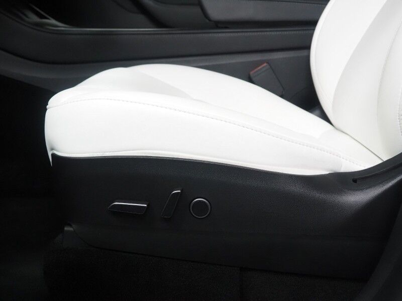 2022 Tesla Model Y Performance AWD *TRAFFIC AWARE CRUISE CONTROL, NAVIGATION, SAFETY ALERTS, SURROUND VIEW CAMERAS, PANORAMA GLASS ROOF, HEATED SEATS, 21 INCH UBERTURBINE WHEELS, WIRELESS CHARGING Round Rock TX