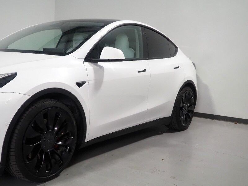 2022 Tesla Model Y Performance AWD *TRAFFIC AWARE CRUISE CONTROL, NAVIGATION, SAFETY ALERTS, SURROUND VIEW CAMERAS, PANORAMA GLASS ROOF, HEATED SEATS, 21 INCH UBERTURBINE WHEELS, WIRELESS CHARGING Round Rock TX