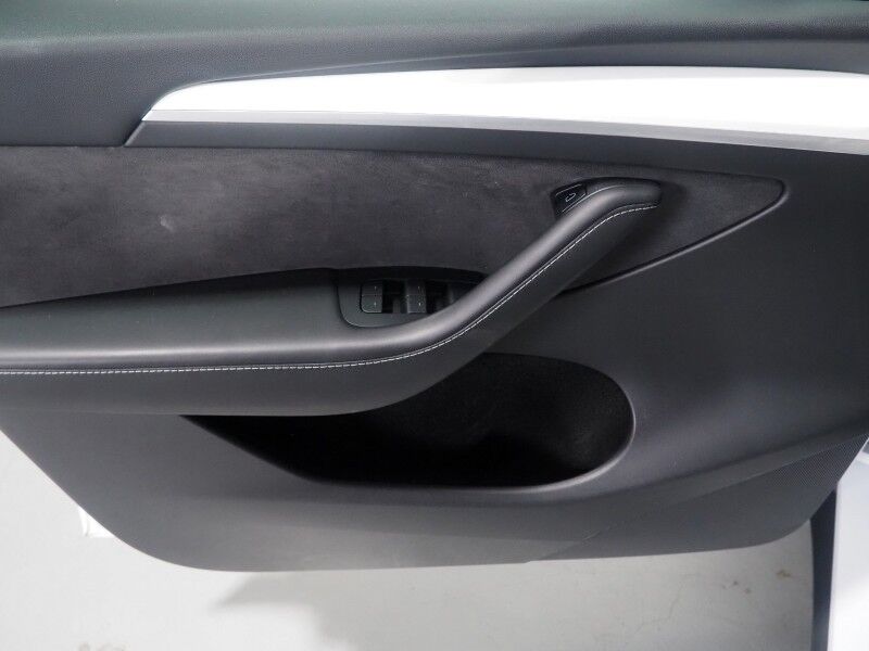2022 Tesla Model Y Performance AWD *TRAFFIC AWARE CRUISE CONTROL, NAVIGATION, SAFETY ALERTS, SURROUND VIEW CAMERAS, PANORAMA GLASS ROOF, HEATED SEATS, 21 INCH UBERTURBINE WHEELS, WIRELESS CHARGING Round Rock TX