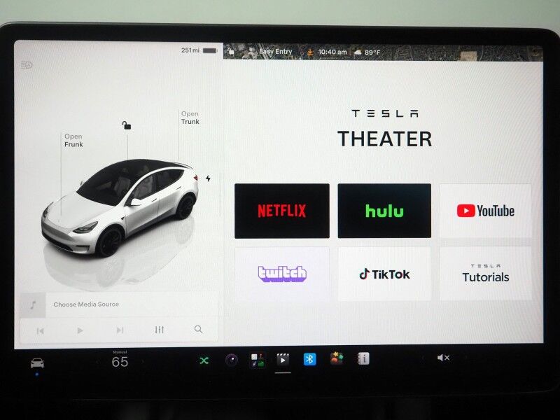 2022 Tesla Model Y Performance AWD *TRAFFIC AWARE CRUISE CONTROL, NAVIGATION, SAFETY ALERTS, SURROUND VIEW CAMERAS, PANORAMA GLASS ROOF, HEATED SEATS, 21 INCH UBERTURBINE WHEELS, WIRELESS CHARGING Round Rock TX
