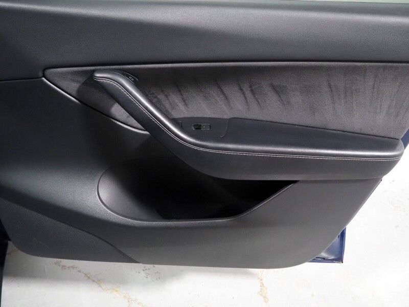 2022 Tesla Model Y Performance AWD *TRAFFIC AWARE CRUISE CONTROL, NAVIGATION, SAFETY ALERTS, SURROUND VIEW CAMERAS, PANORAMA GLASS ROOF, HEATED SEATS, 21 INCH UBERTURBINE WHEELS, WIRELESS CHARGING Round Rock TX