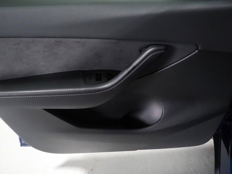 2022 Tesla Model Y Performance AWD *TRAFFIC AWARE CRUISE CONTROL, NAVIGATION, SAFETY ALERTS, SURROUND VIEW CAMERAS, PANORAMA GLASS ROOF, HEATED SEATS, 21 INCH UBERTURBINE WHEELS, WIRELESS CHARGING Round Rock TX
