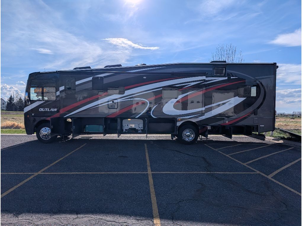 2022 Thor Outlaw 38MB Bozeman MT