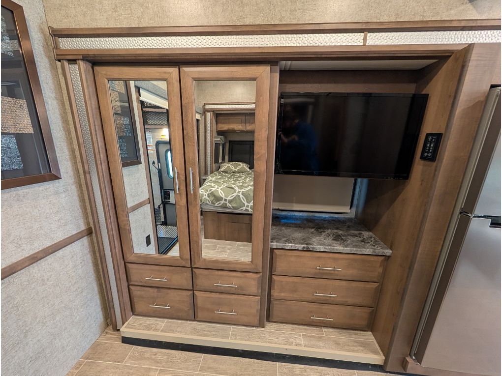 2022 Thor Outlaw 38MB Bozeman MT