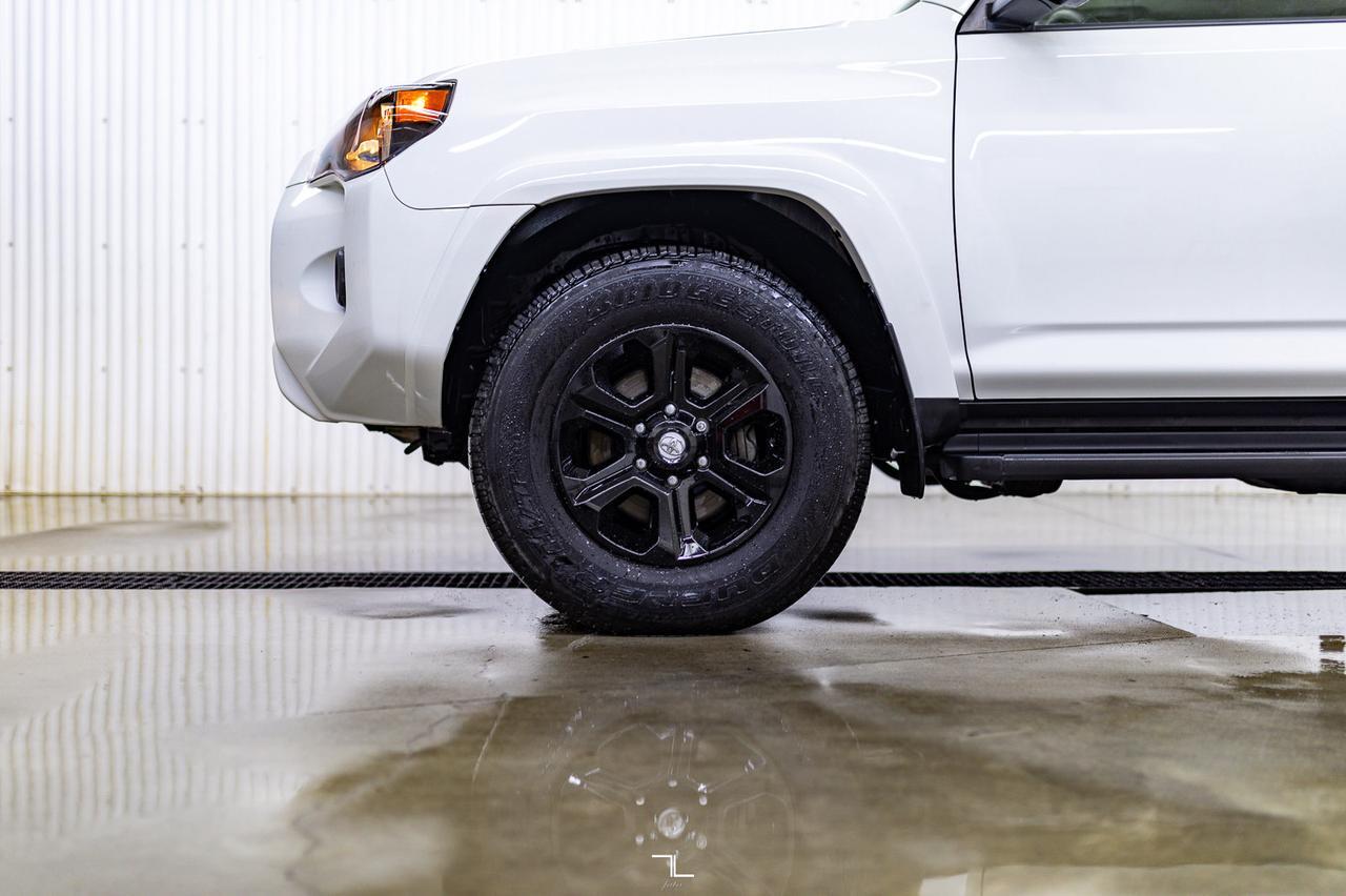 2022 Toyota 4Runner 4x4 SR5 Leather Roof BCam Red Deer AB