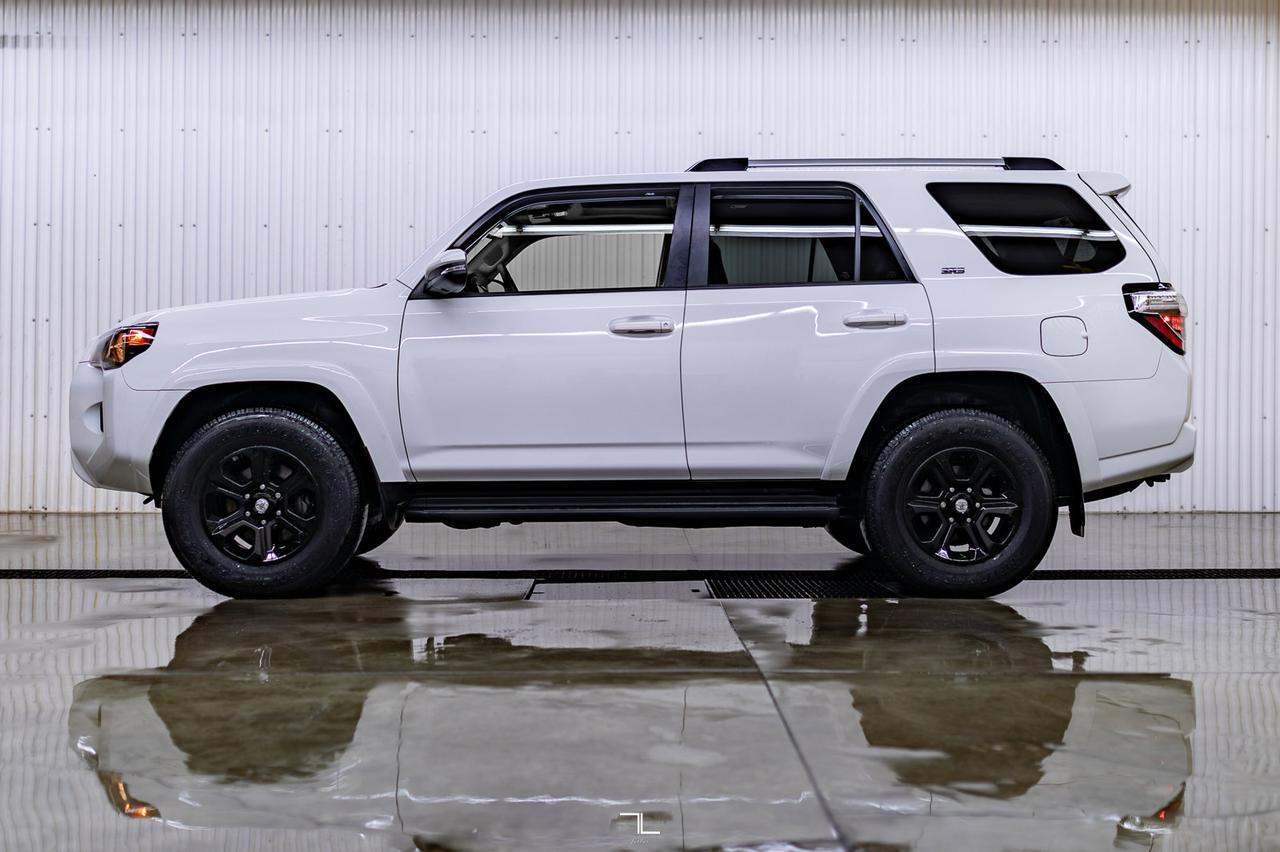 2022 Toyota 4Runner 4x4 SR5 Leather Roof BCam Red Deer AB
