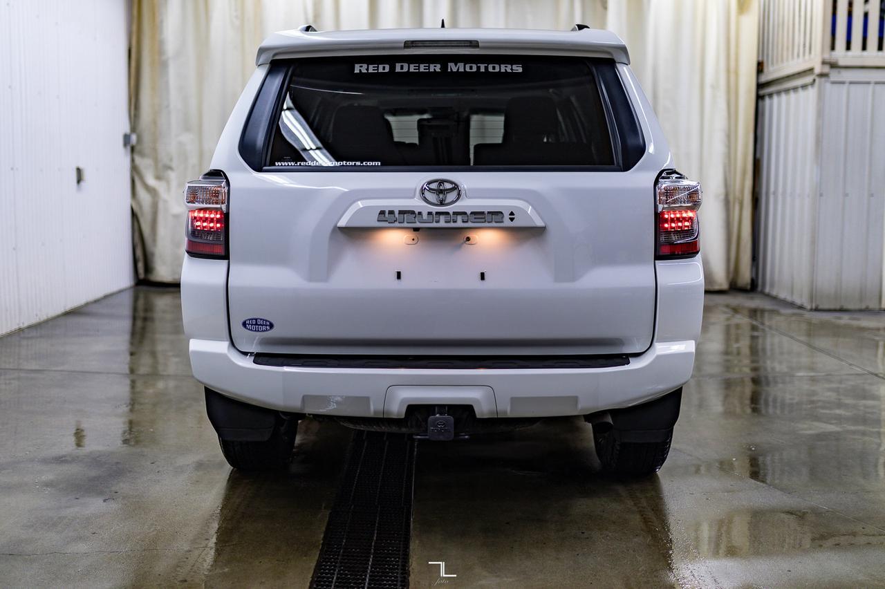 2022 Toyota 4Runner 4x4 SR5 Leather Roof BCam Red Deer AB