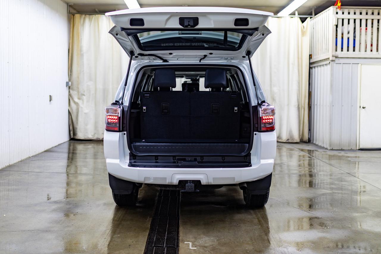 2022 Toyota 4Runner 4x4 SR5 Leather Roof BCam Red Deer AB