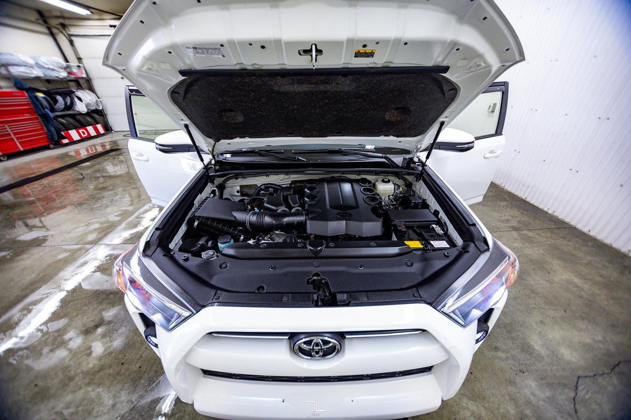 2022 Toyota 4Runner 4x4 SR5 Leather Roof BCam Red Deer AB
