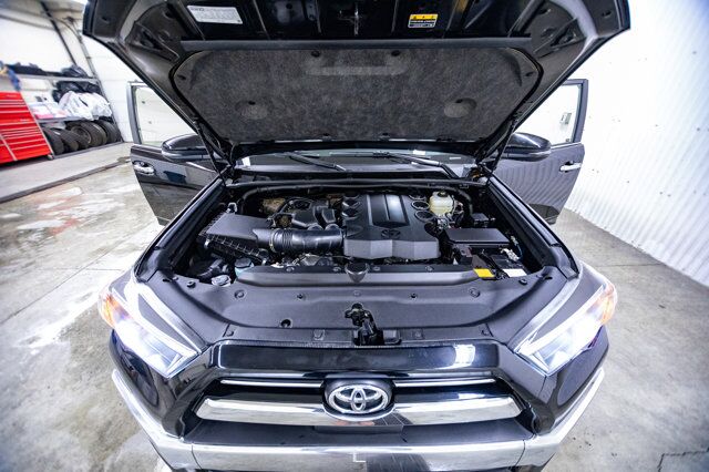 2022 Toyota 4Runner AWD Limited Leather Roof Nav BCam Red Deer AB