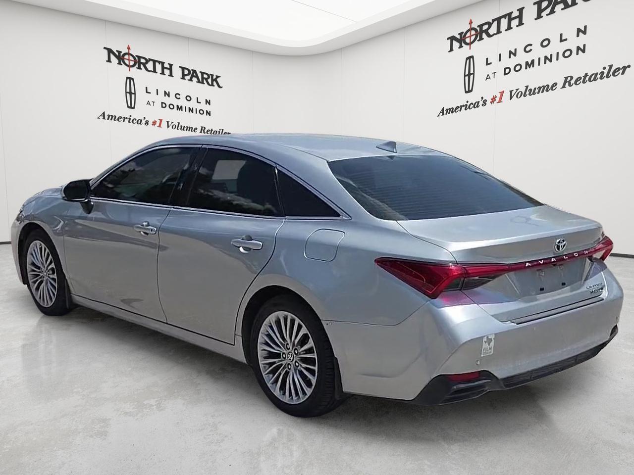2022 Toyota Avalon Hybrid Limited