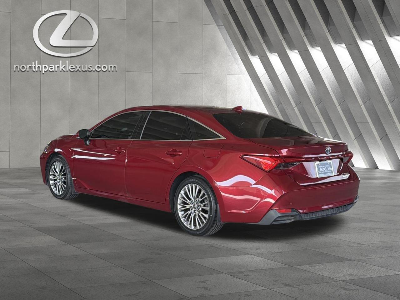 2022 Toyota Avalon Hybrid Limited