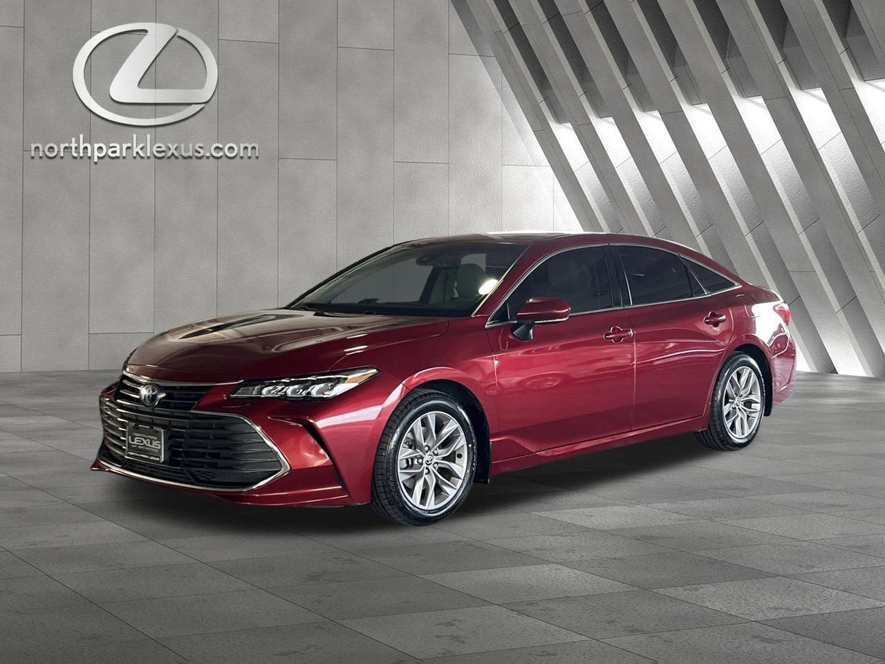 2022 Toyota Avalon Hybrid XLE