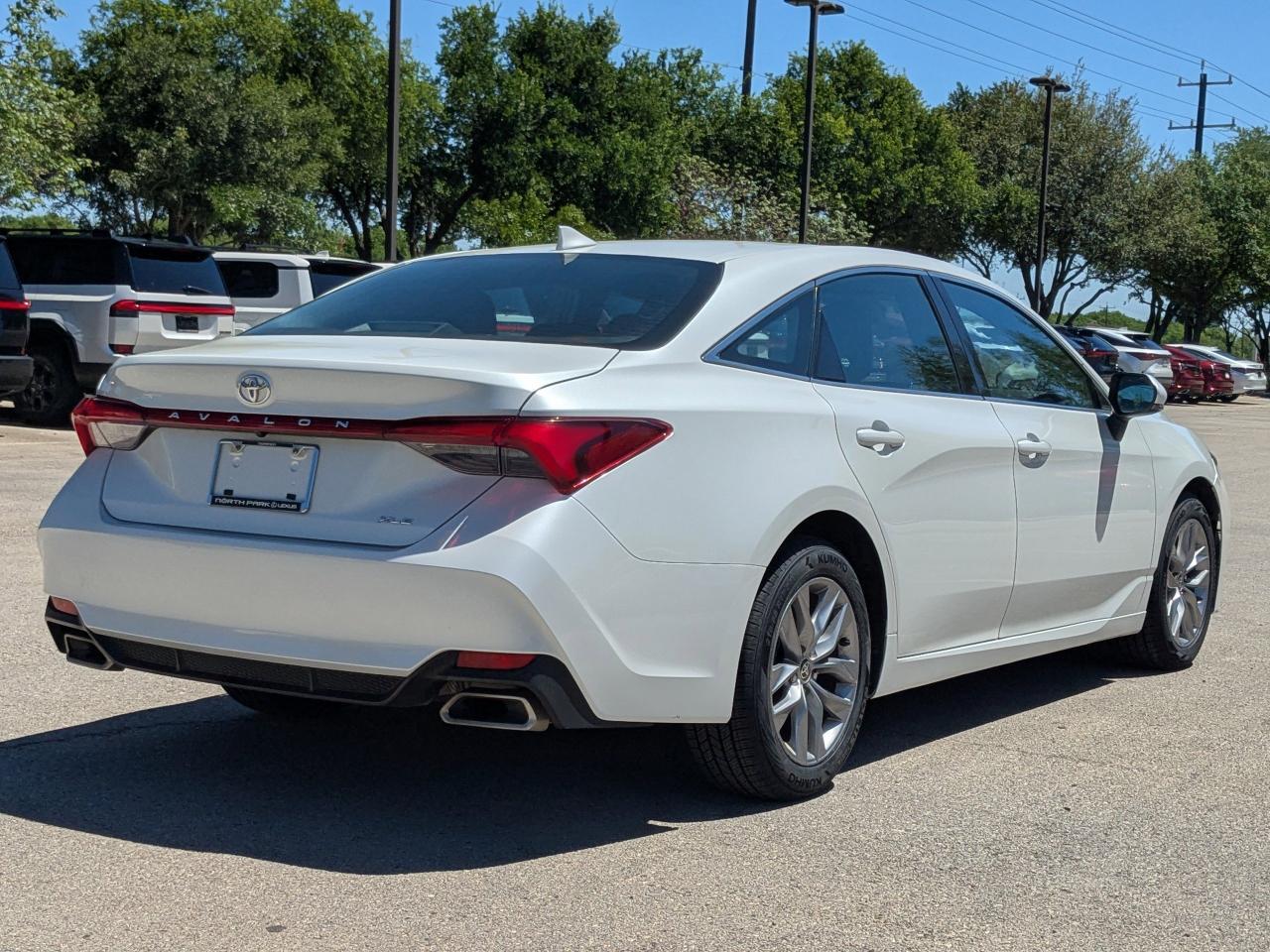 2022 Toyota Avalon XLE