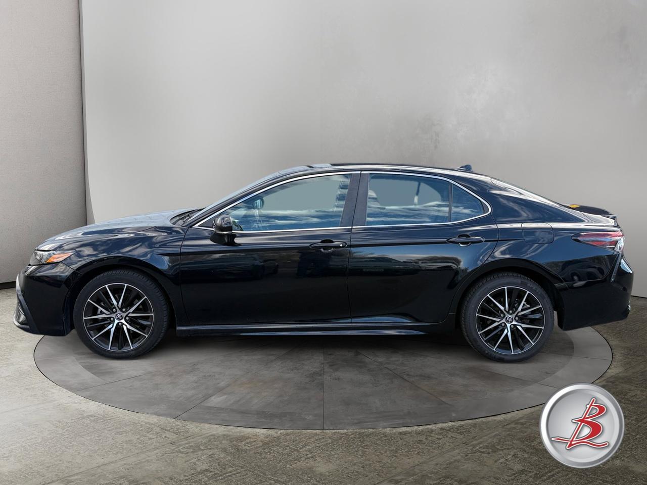 2022 Toyota Camry SE photo 4