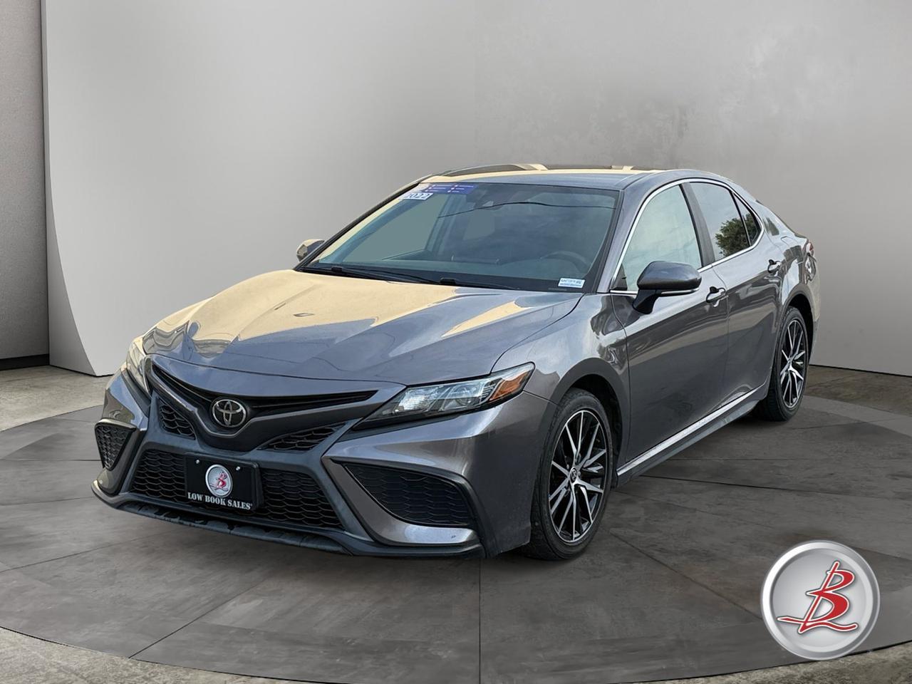 2022 Toyota CAMRY SE