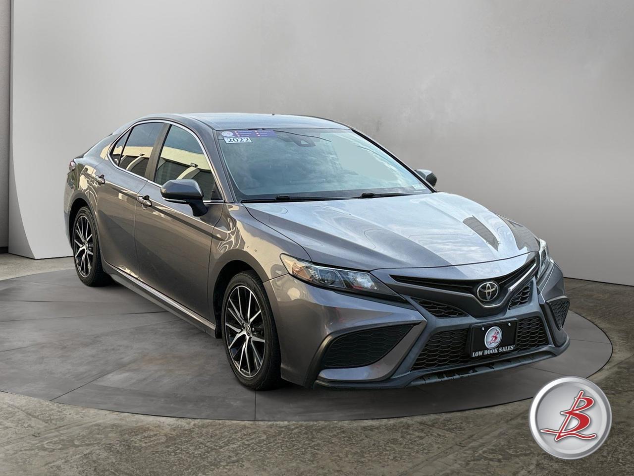 2022 Toyota CAMRY SE