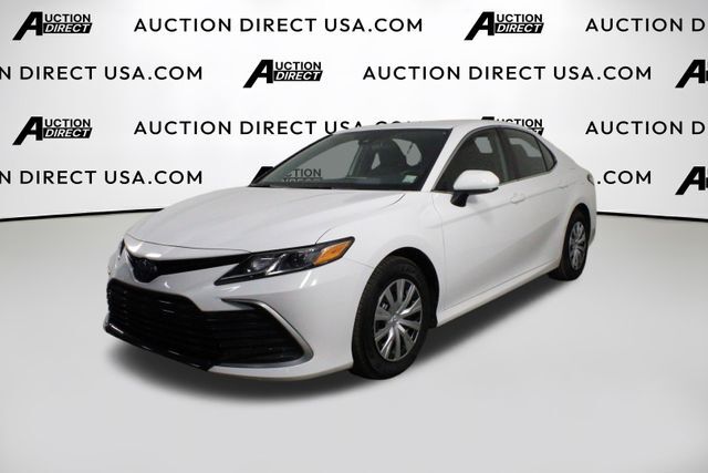 2022 Toyota Camry Hybrid LE