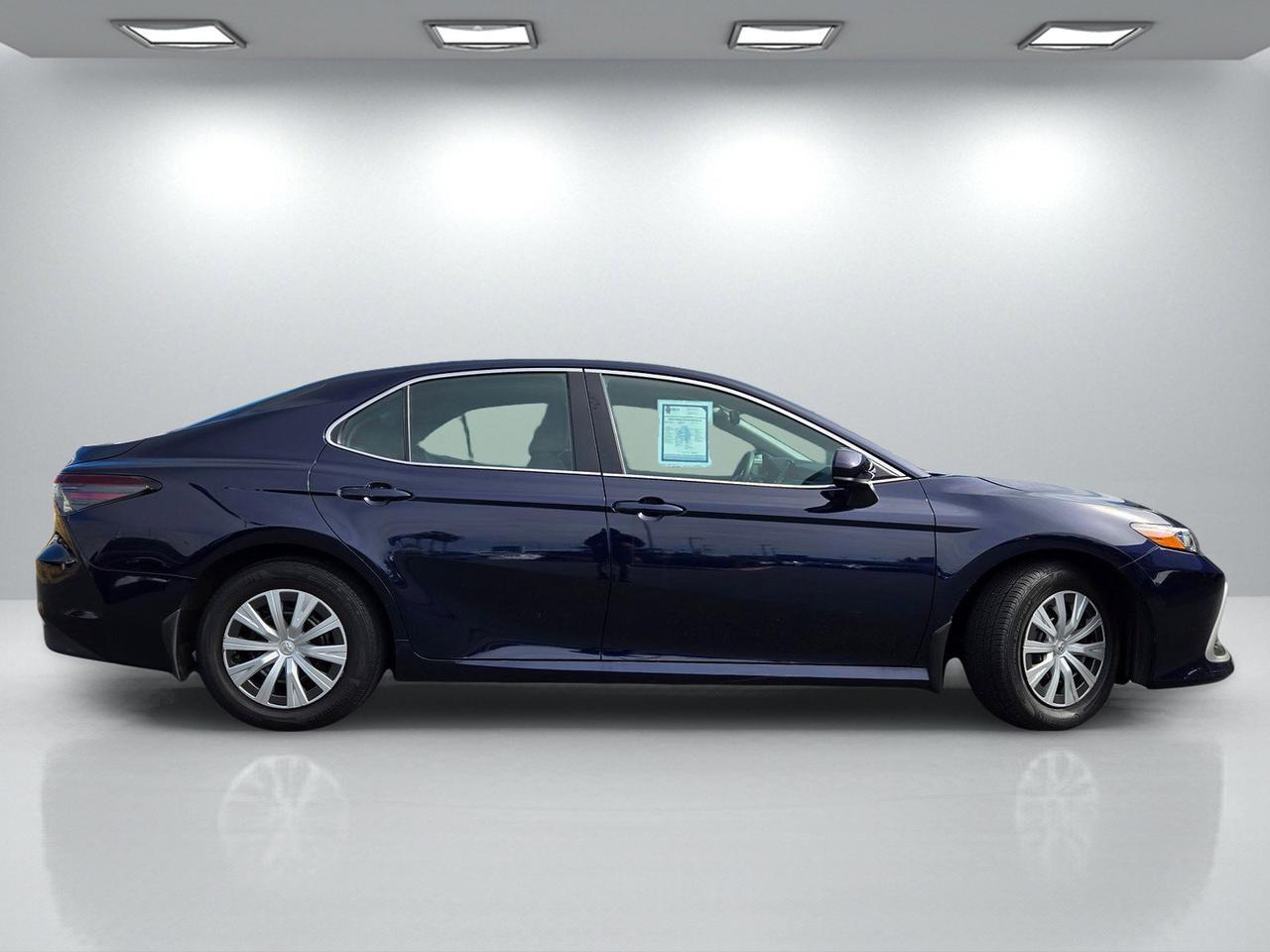 2022 Toyota Camry Hybrid LE