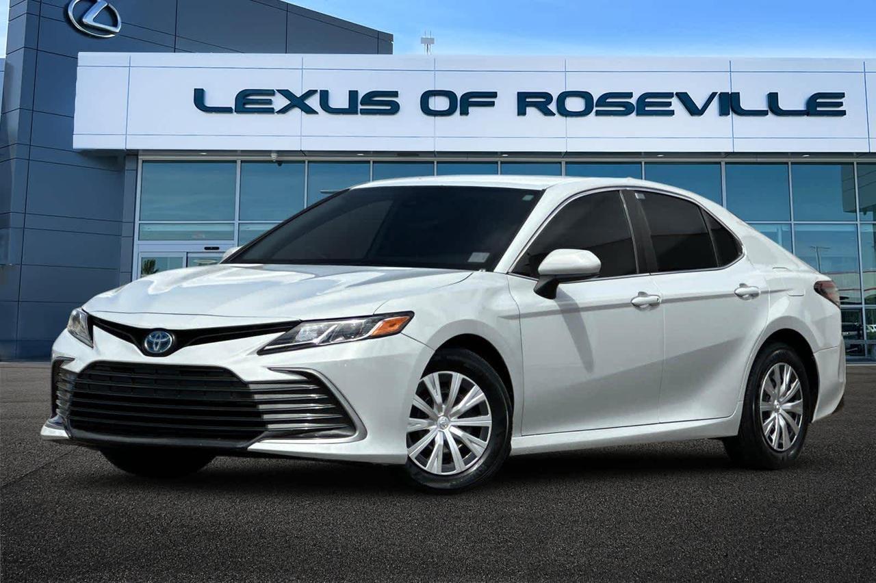 2022 Toyota Camry Hybrid LE