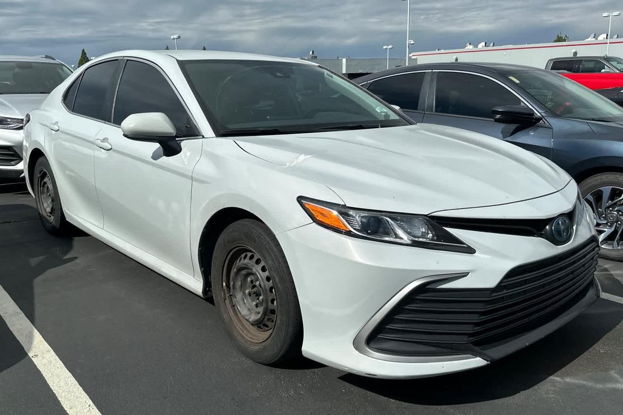 2022 Toyota Camry Hybrid LE