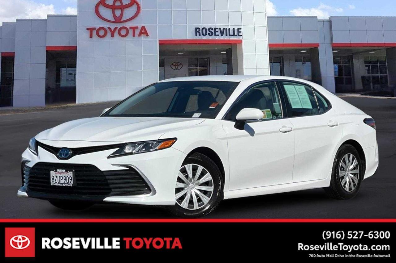 2022 Toyota Camry Hybrid LE