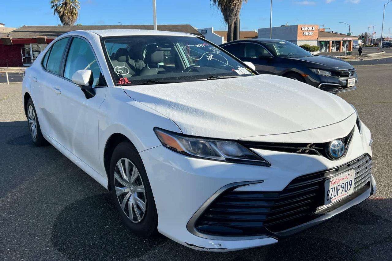 2022 Toyota Camry Hybrid LE