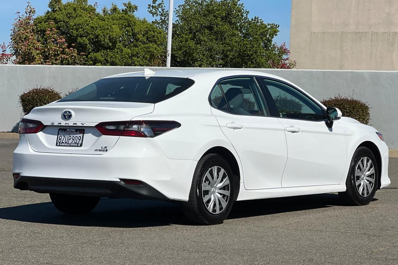 2022 Toyota Camry Hybrid LE
