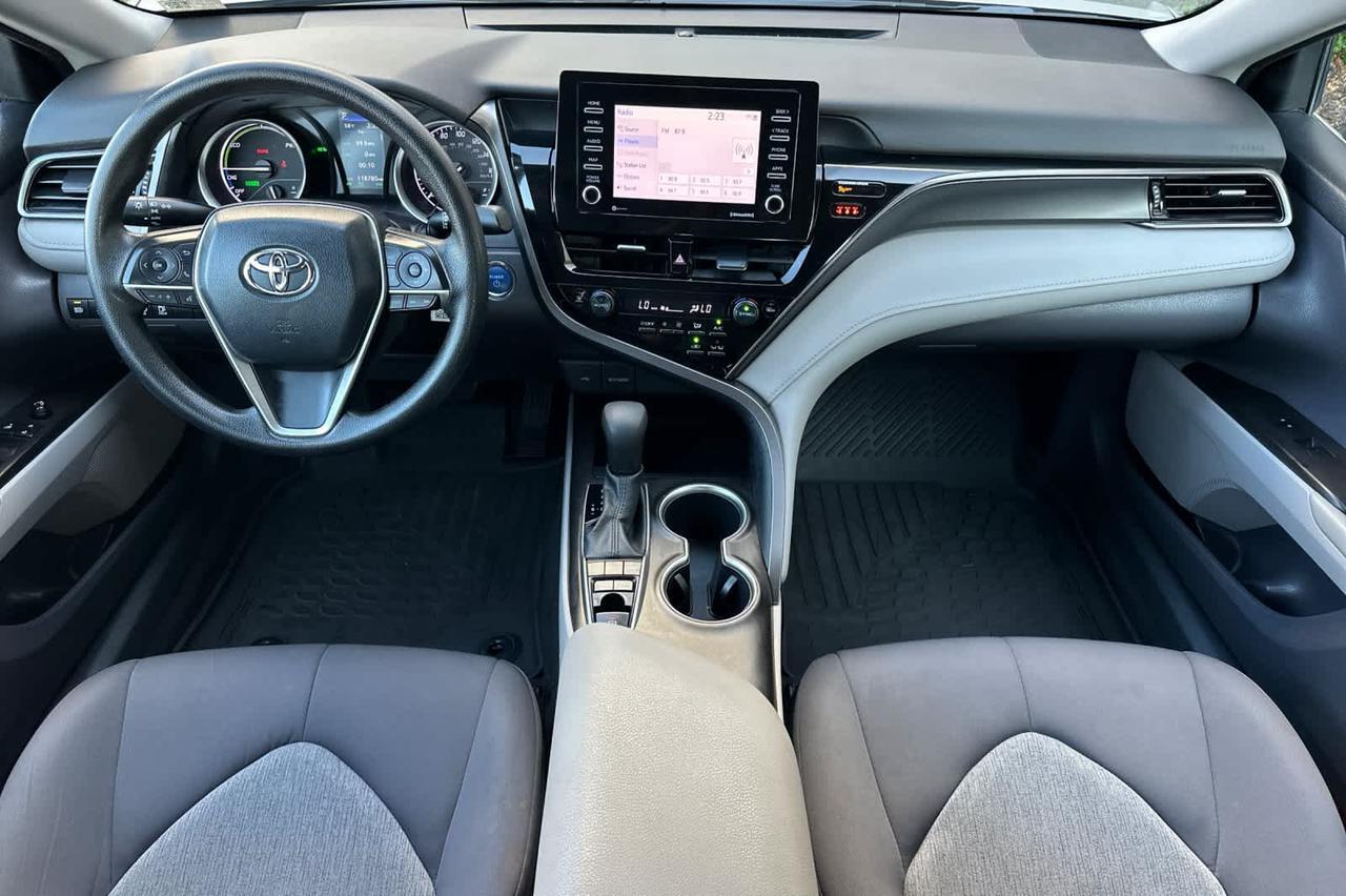 2022 Toyota Camry Hybrid LE