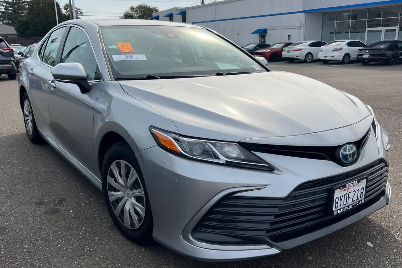 2022 Toyota Camry Hybrid LE