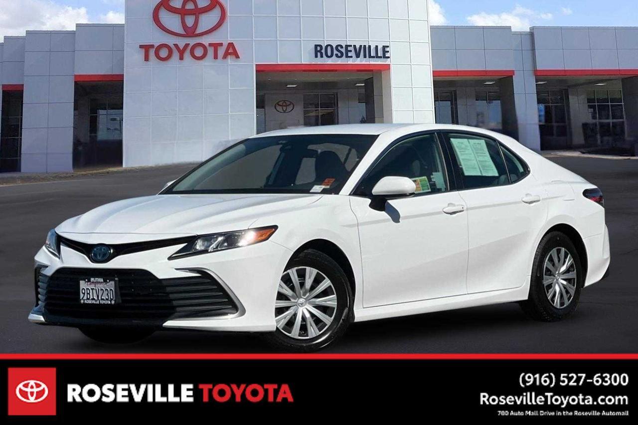 2022 Toyota Camry Hybrid LE