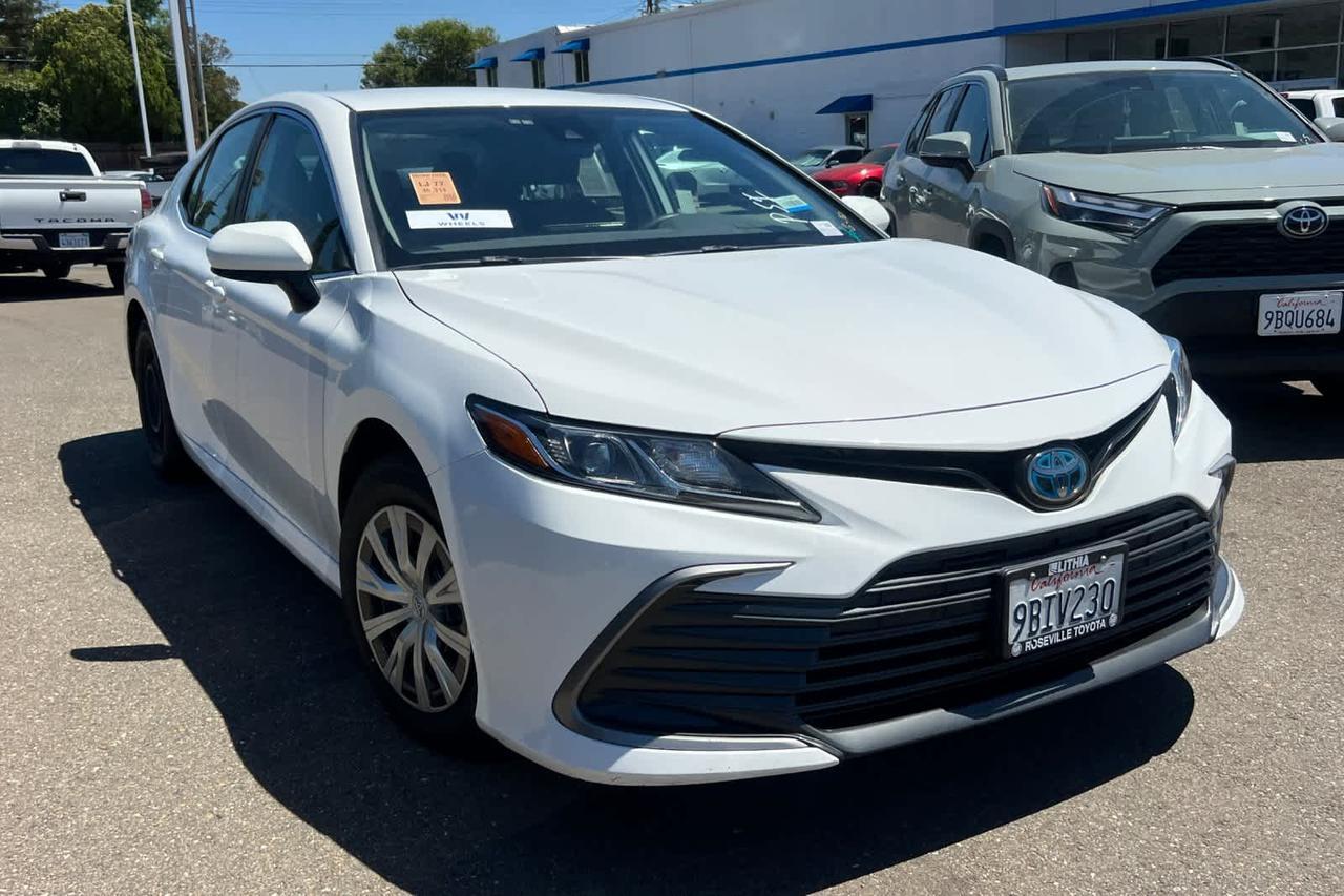 2022 Toyota Camry Hybrid LE
